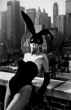 画像をギャラリービューアに読み込む, Helmut Newton ELSA PERETTIN IN TATTERD COSTUME New York Rooftop

