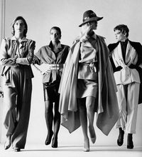 画像をギャラリービューアに読み込む, Helmut Newton Sie Kommen Dressed Paris in 1981
