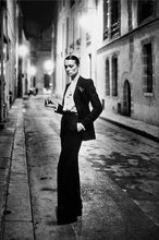 画像をギャラリービューアに読み込む, Helmut Newton RUE AUBRIOT  French Vogue Paris in 1975
